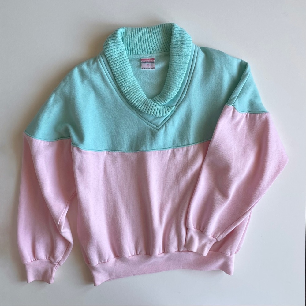 Vintage Lady Foot Locker Baby Pink & Turquoise Sweatshirt